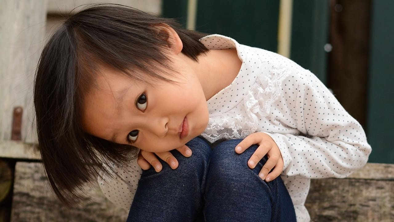 Retrato sereno de un niño